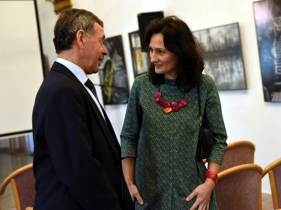 Prof. J. Sipko v rozhovore s jedine�nou �perk�rkou a s laure�tkou Mierovej ceny zo Slovenska 2015 za rok 2016 Ing. M. Bab�anovou