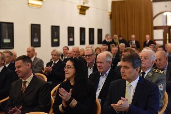 Chorvátska diplomatka T. Bohač a český diplomat J. Remeš, za nimi prof. MUDr. J. Breza, DrSc. a genmjr. Ing. S. Naďovič.
