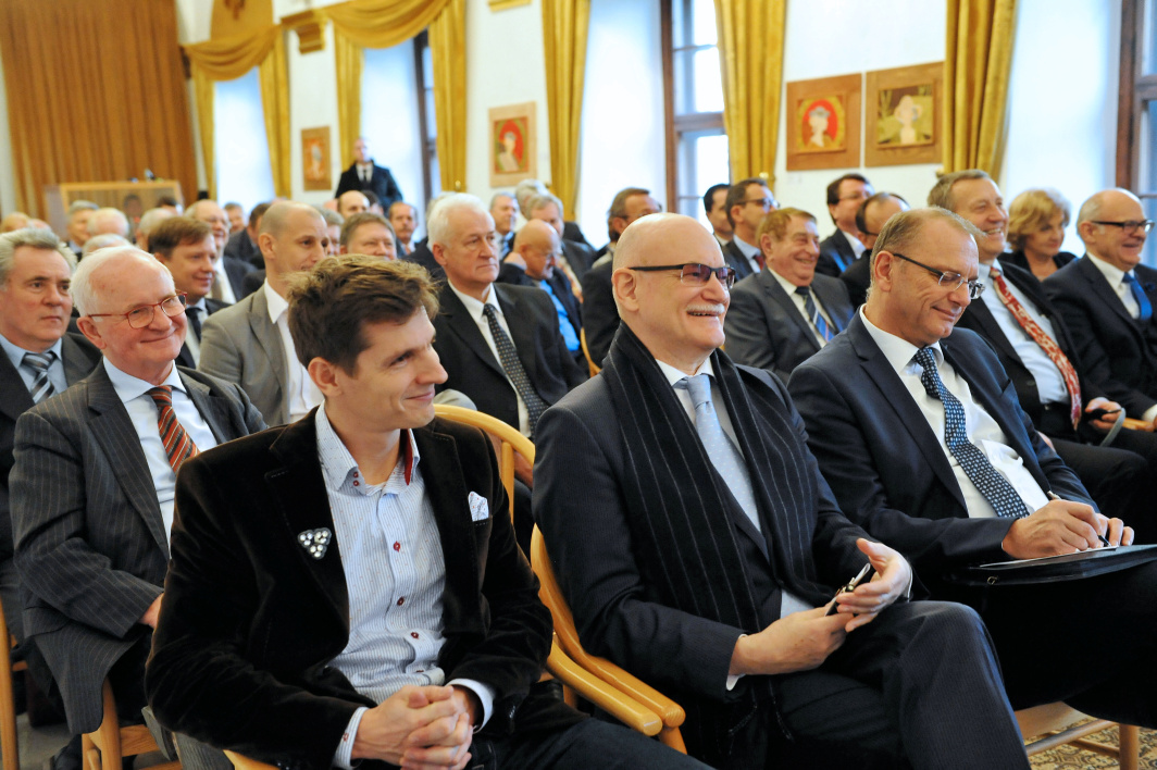 Po prv�ch dvoch-troch min�tach bolo jasn�, �e Andrej Danko  svoj�mi n�zormi a my�lienkami vytv�ra neb�val� a vysoko cenen� pohodu v rokovacej s�le.