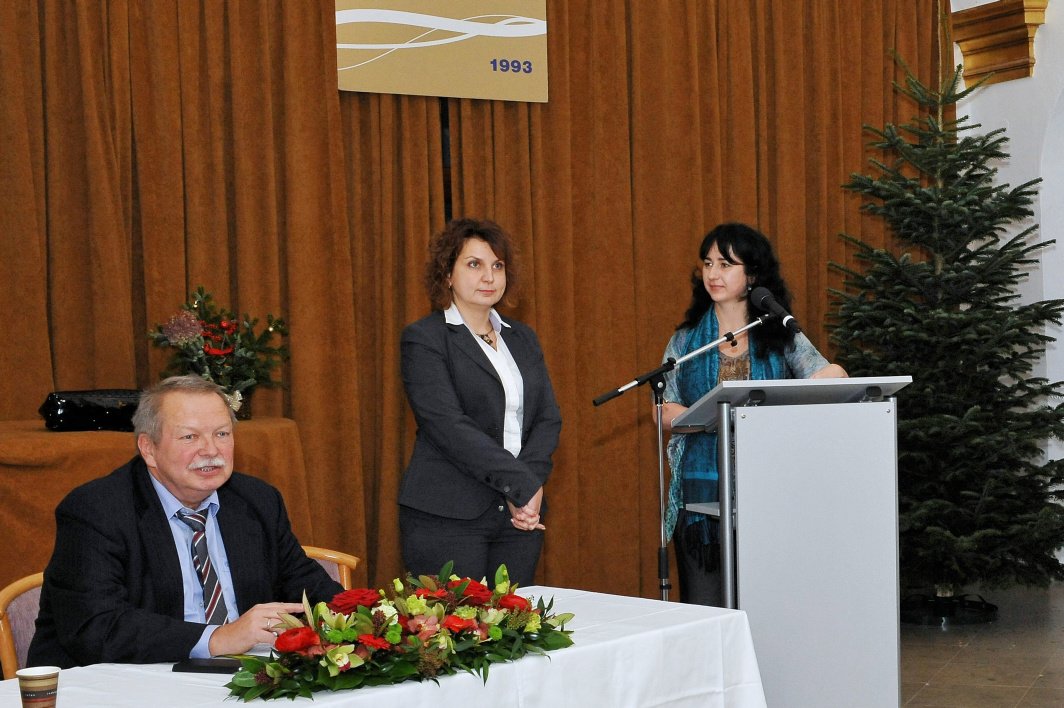 Po prv�kr�t mali slovo a vlastn� prezent�ciu v zdru�en� dve �eny - psychologi�ky K. Hatr�kov� a Z. Hrad�lekov�, nominovan� na Zlat� biatec 2017. Vysl��ili si skandovan� potlesk.