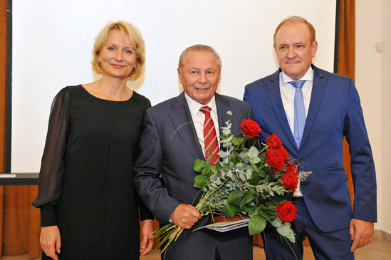 Pour memoire : R. Schuster s gratuluj�cimi za zdru�enie I. �o�ovou a J. Gabrielom