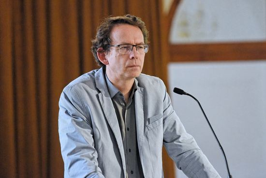 Prof. P. Drulák sa venoval diskusne demokracii a vývoju medzinárodných vzťahov